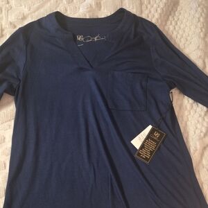 DG2 Diane Gilman Navy V Neck Top NWT Pocket Tee Chic Everyday Medium